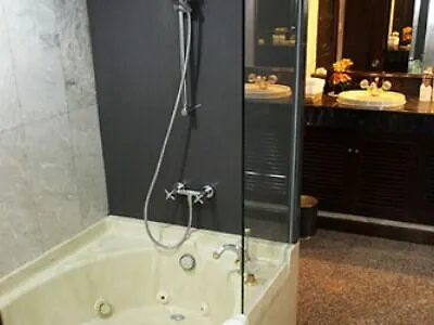 Voco Surawong By Ihg מלון 5*
